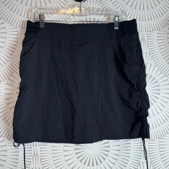 Columbia Women’s Skirt with built in shorts Large Black - Picture 1 of 6